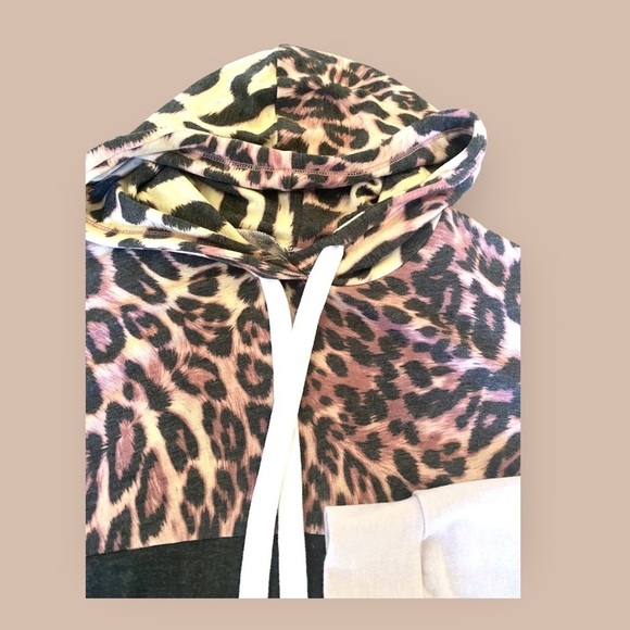 Leopard print hooded sweatshirt - Picture 3 of 4